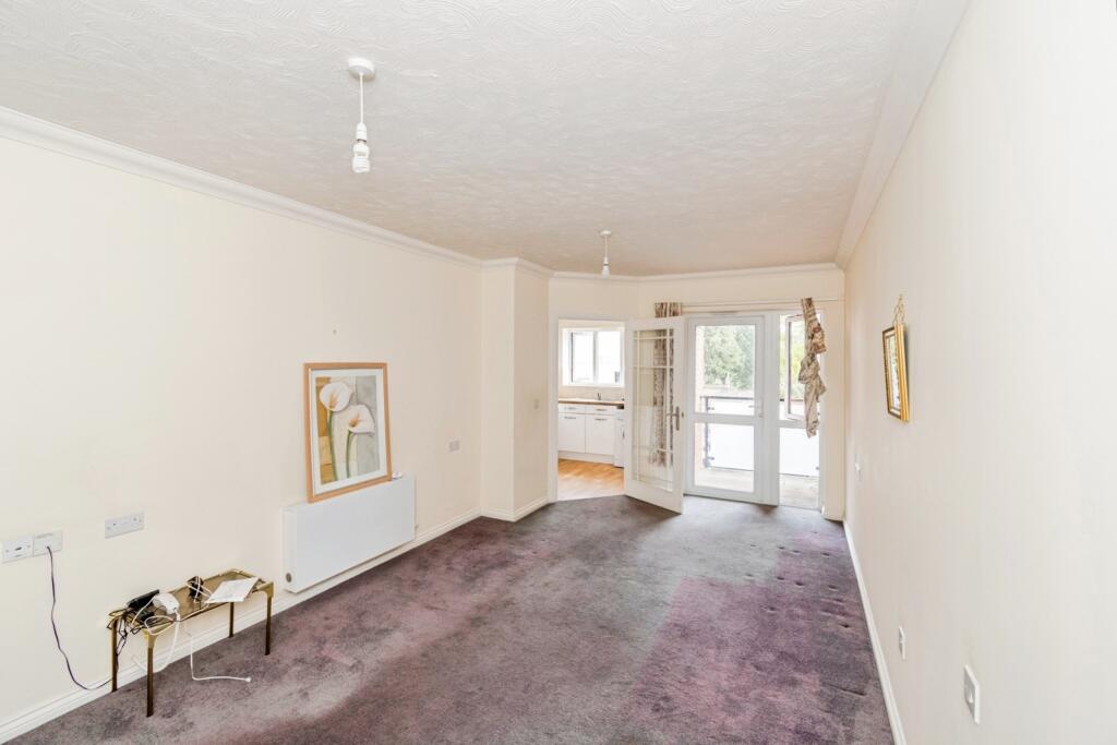 Apartment in Southampton - View 3