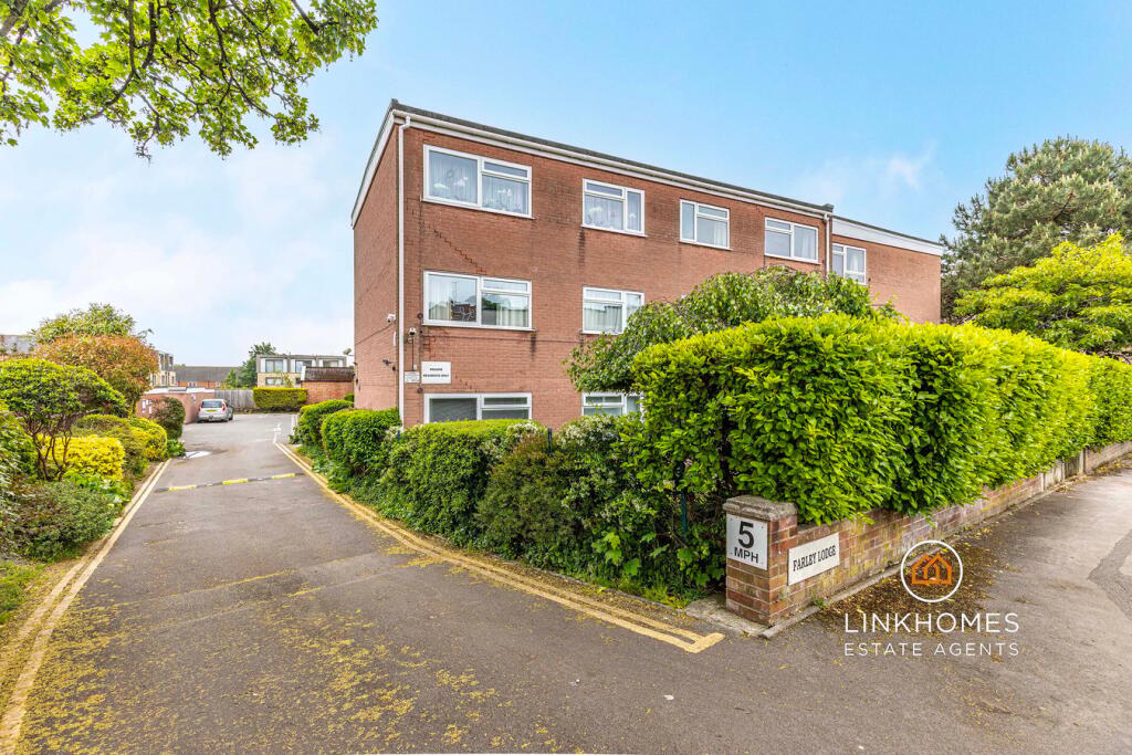 1-bed flat on Bournemouth Road, Poole, BH14, £150,000