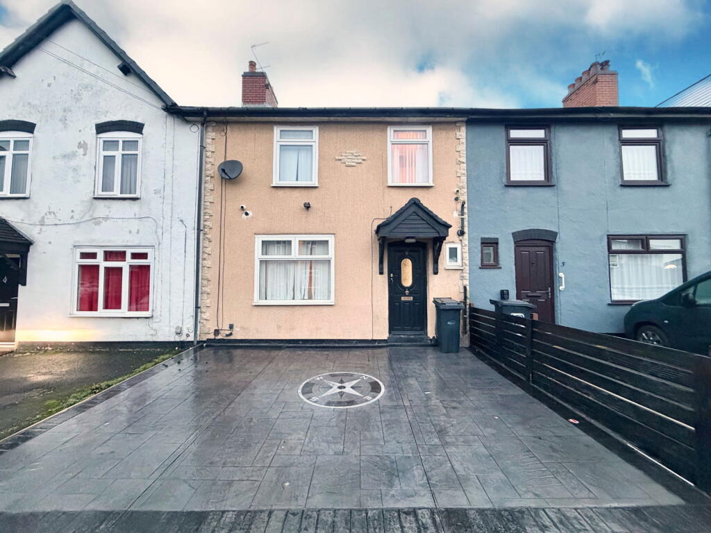 3-bed terraced on Malvern Crescent, Dudley, DY2 0RZ, £185,000
