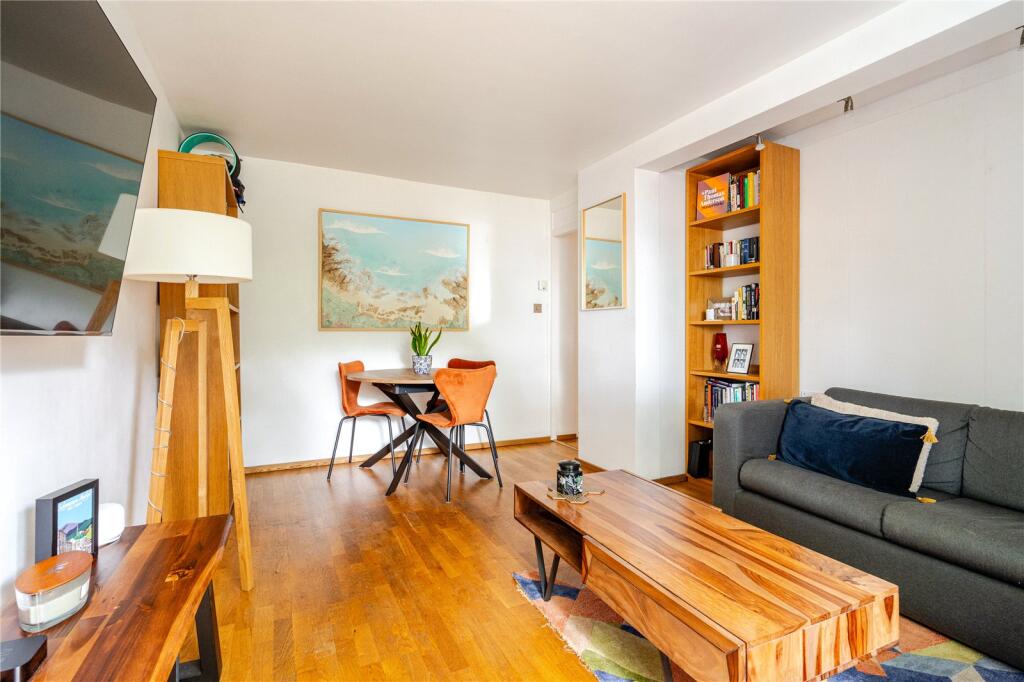 Apartment in London, Chalk Farm - View 3