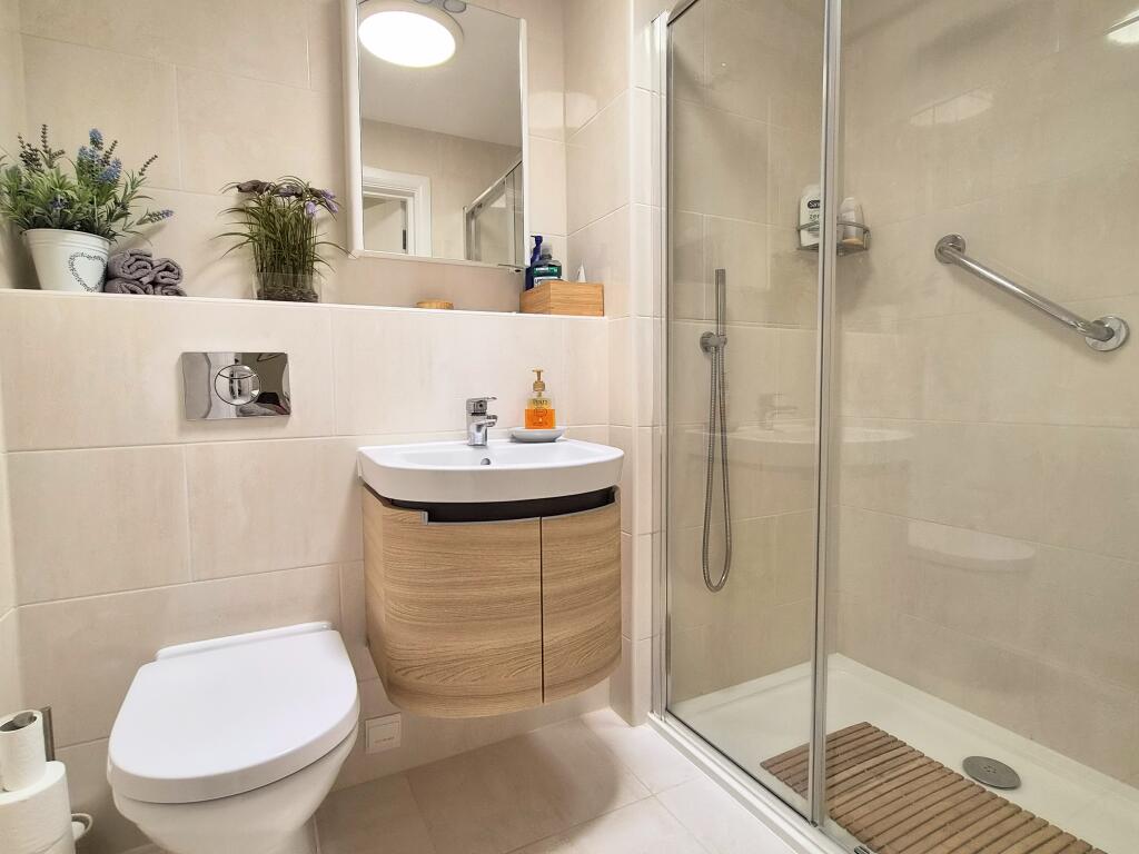 Apartment in Swindon - More