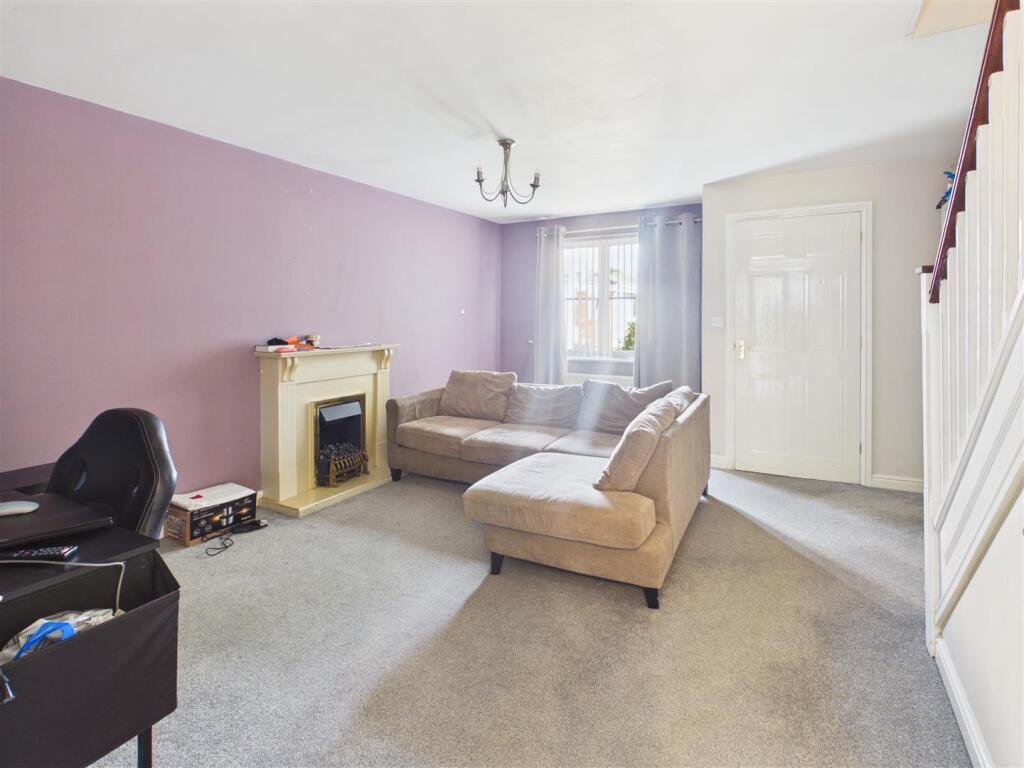 House in Nuneaton and Bedworth, Warwickshire - More