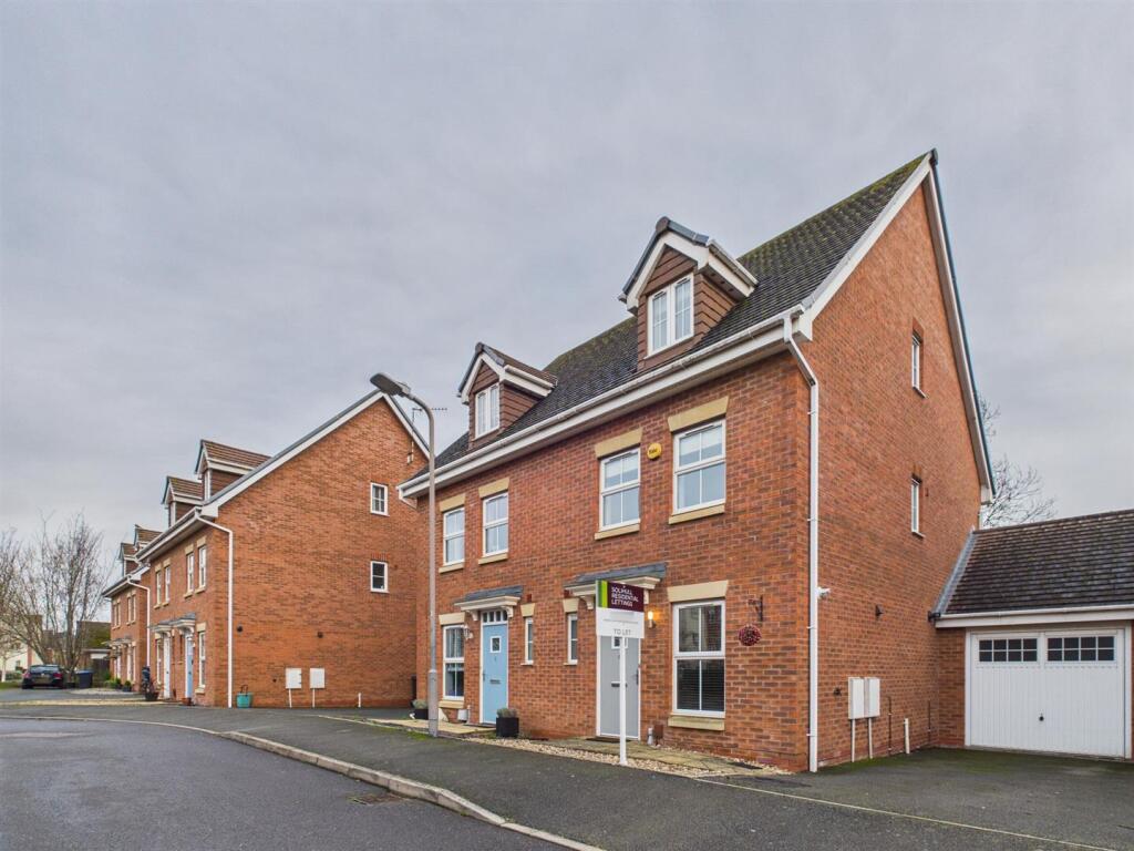 Main image of property: 6 Portia Road, Stratford-upon-Avon, CV37 0AR