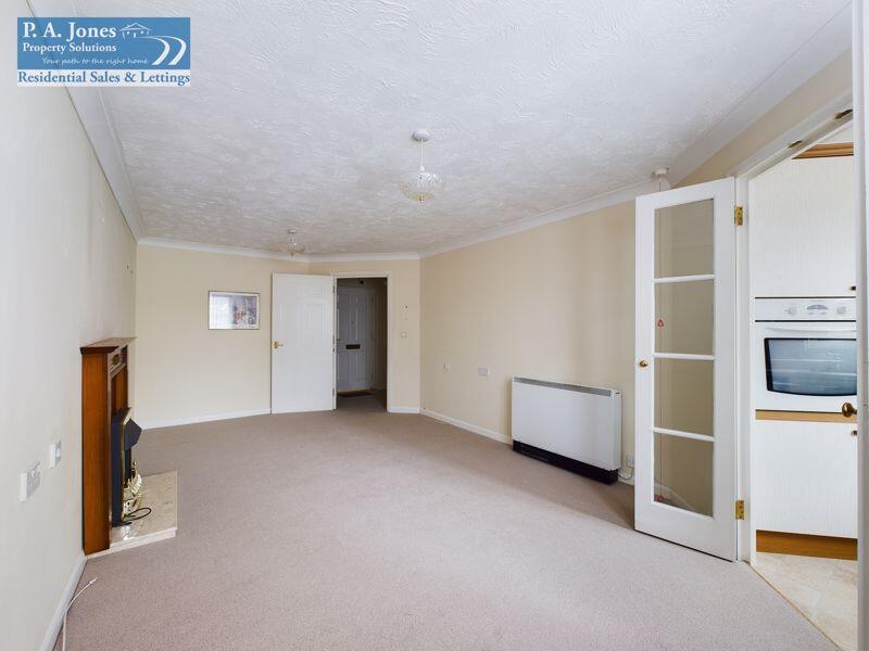 Retirement Apartment, Hillcroft Court photo 4