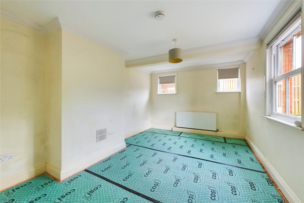 Apartment in Crowthorne, Bracknell Forest - View 5