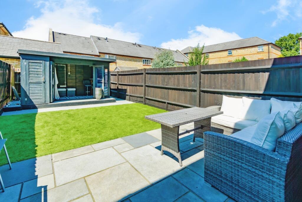 Gowrie Place, Caterham, Surrey, CR3 photo 3