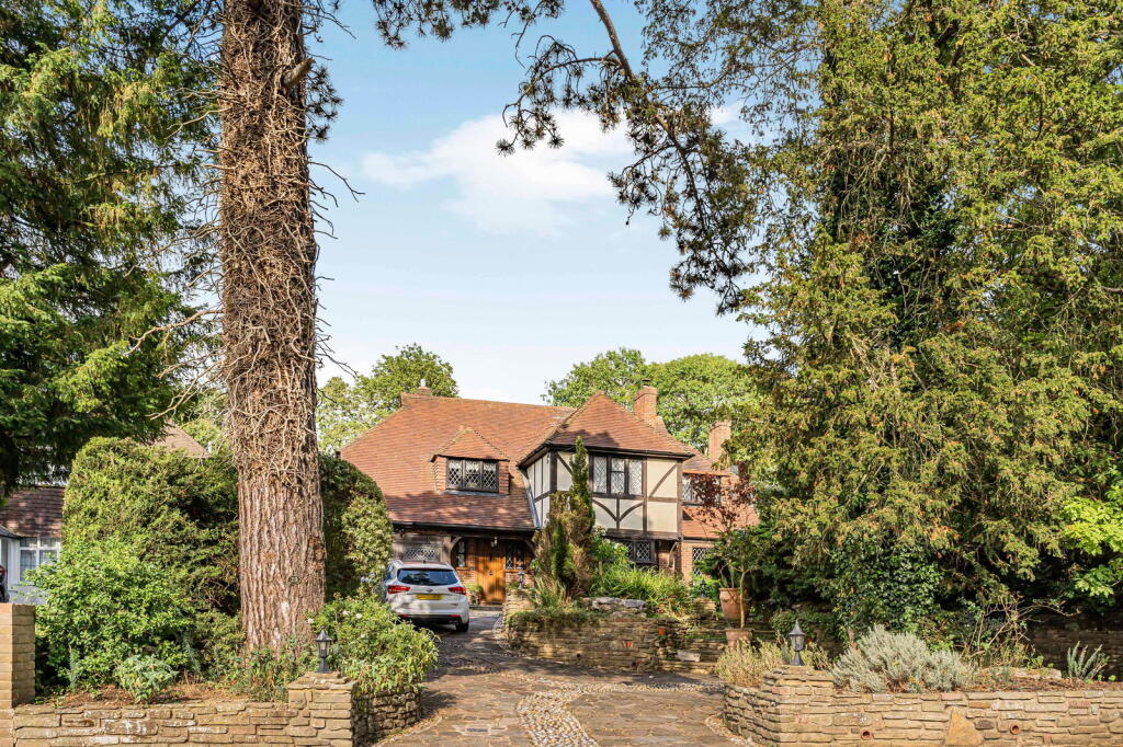 4-bed detached on Coulsdon Road, Coulsdon, CR5 2LJ, £900,000