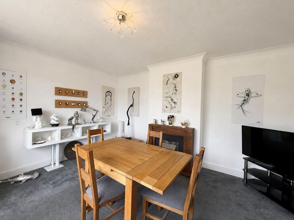 House in Ayr, Belmont - More