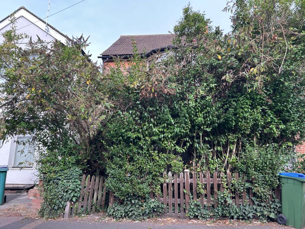 3-bed detached on Whippendell Road, Watford, £450,000