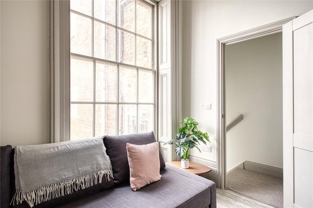 Apartment in Cheltenham, Gloucestershire - View 5