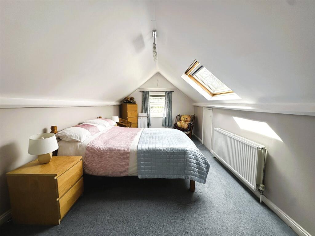Waverley Road, Farnborough, Hampshire, GU14 - View 5
