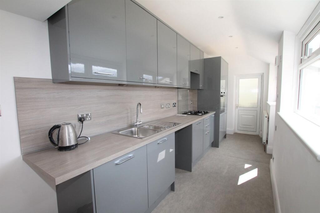 Main image of property: Grovehill, HU17