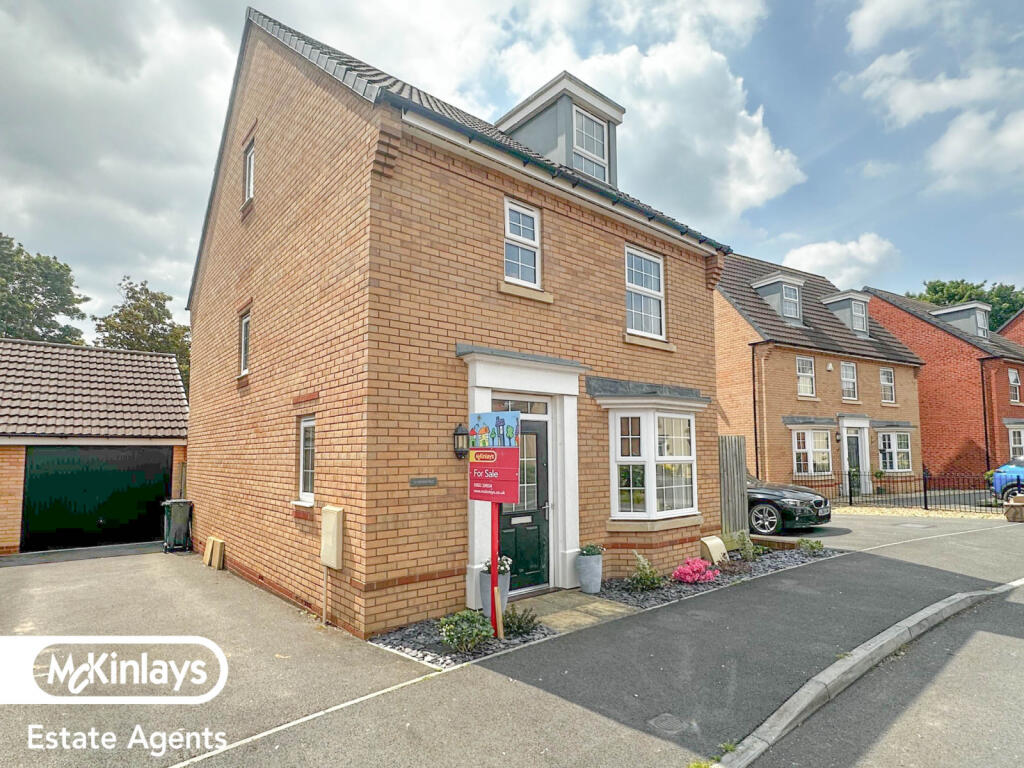 Main image of property: 4 bedrooms town house, south facing garden, Garage and Parking.Creech St. Michael
