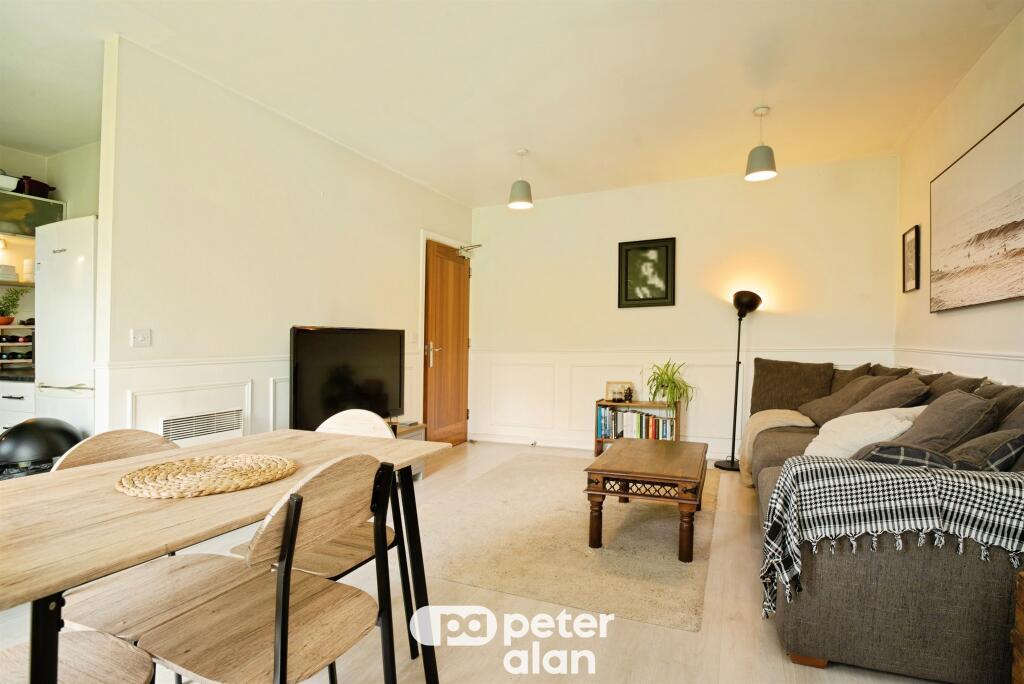 Apartment in Cardiff, Pontprennau - View 4