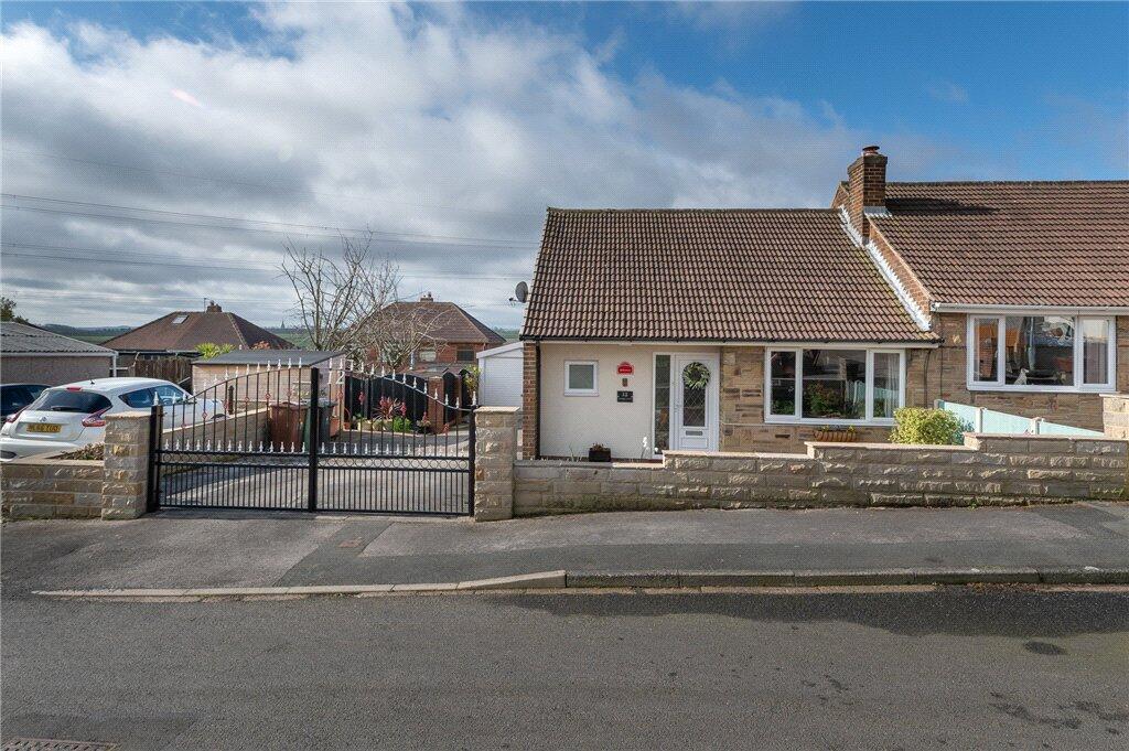 Main image of property: Redhill Close, Tingley, Wakefield, West Yorkshire, WF3