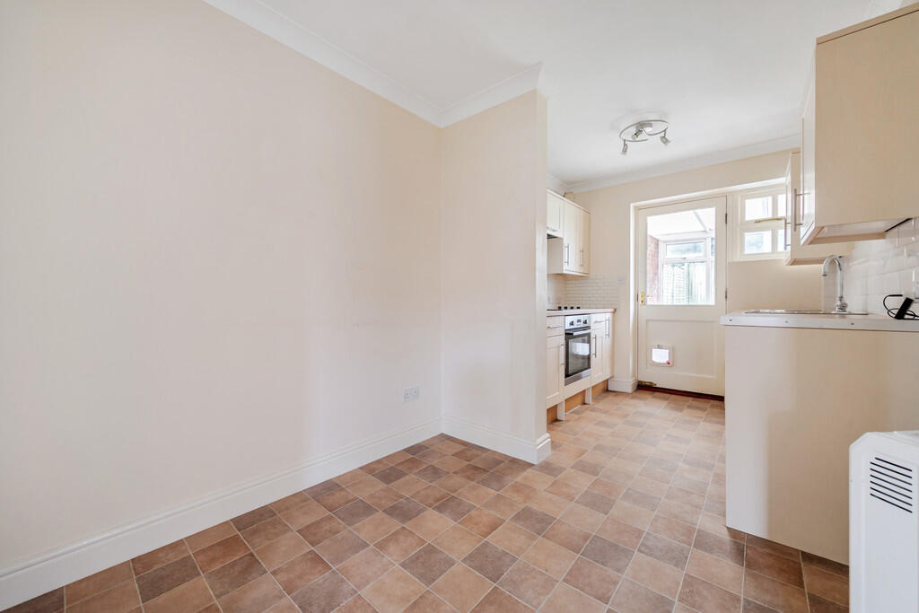 9, Barn Meadow, Trowse, Norwich, NR14 photo 3