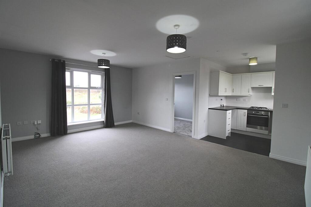 Apartment in West Suffolk, Red Lodge - View 2