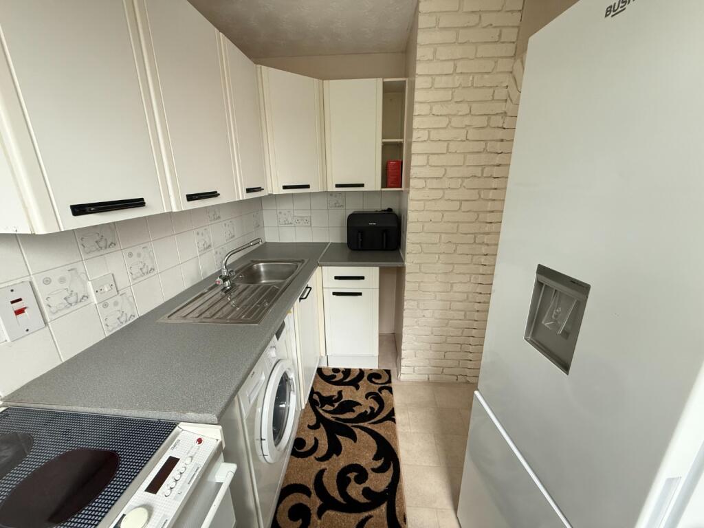 Falcon Close, Dunstable photo 4