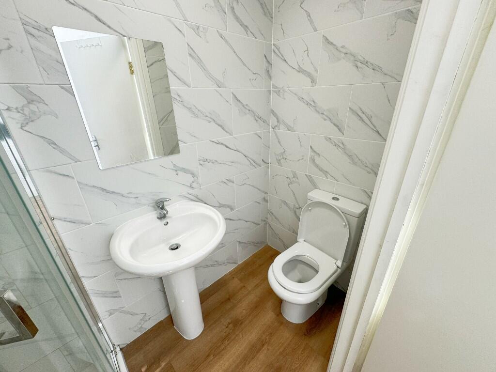 5 bedroom semi-detached house for rent