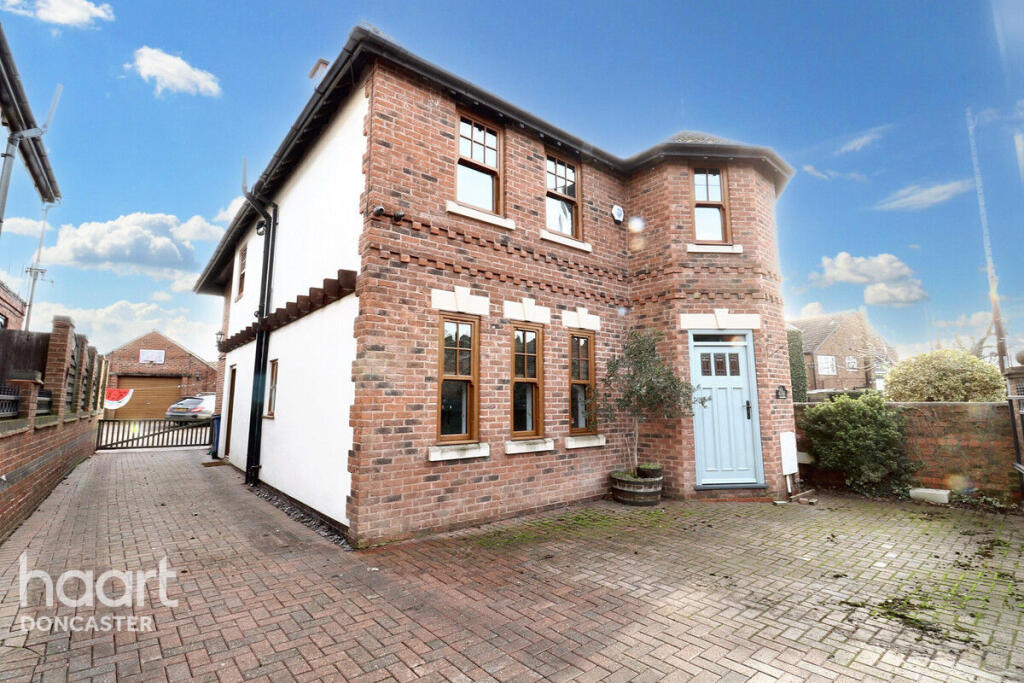 5-bed detached on Top Road, Barnby Dunn, Doncaster, £475,000
