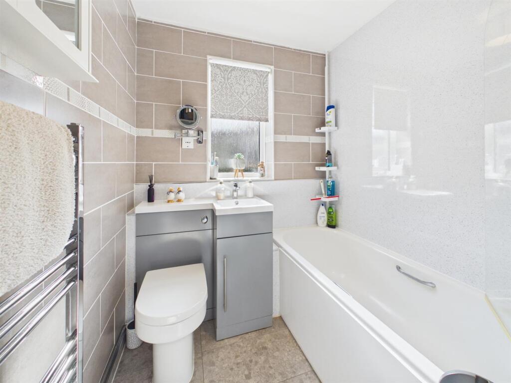 Apartment in Reading - View 5