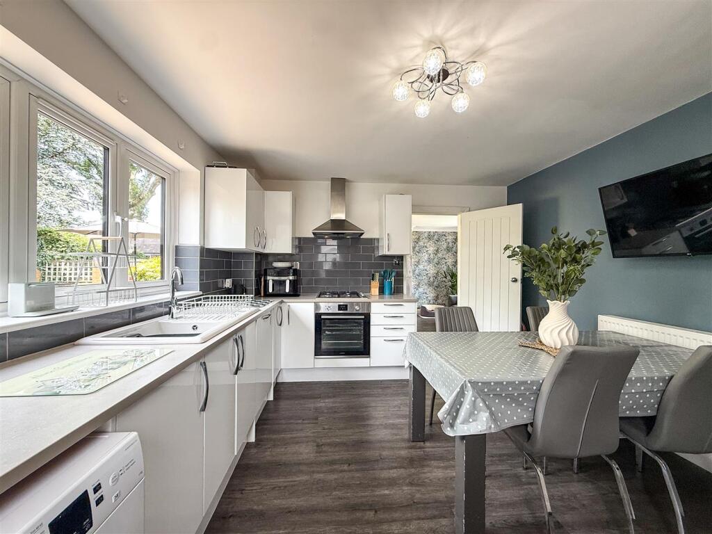 House in Stoke-on-Trent - View 4