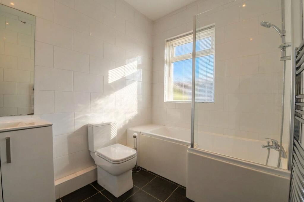 Alexandra Road, Kearsley, BL4 photo 4