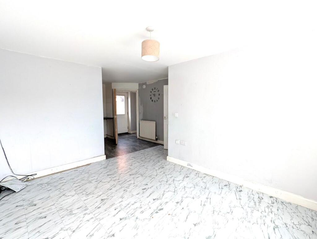 House in Gloucester - View 3