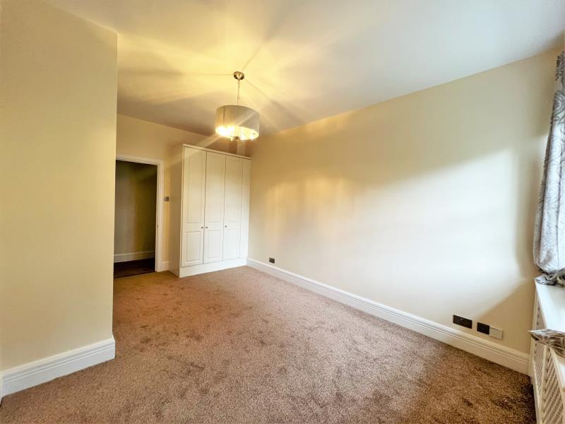 Apartment in Woking, Surrey - More