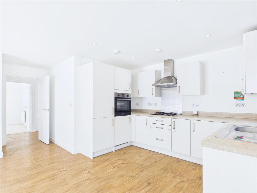 Flat 2, Cowleaze Path, Banwell - View 5