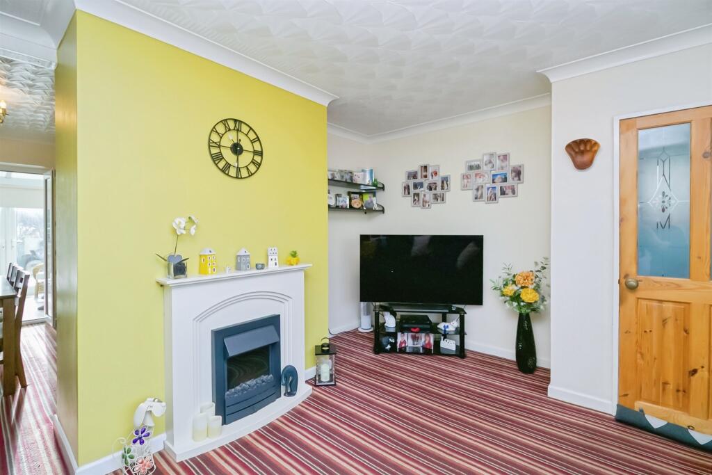 Fairfield Crescent, Llantwit Major photo 4