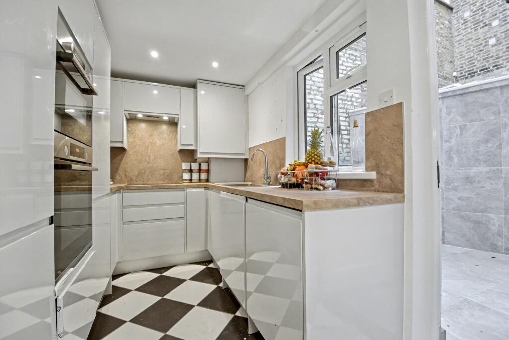 Apartment in London - View 5