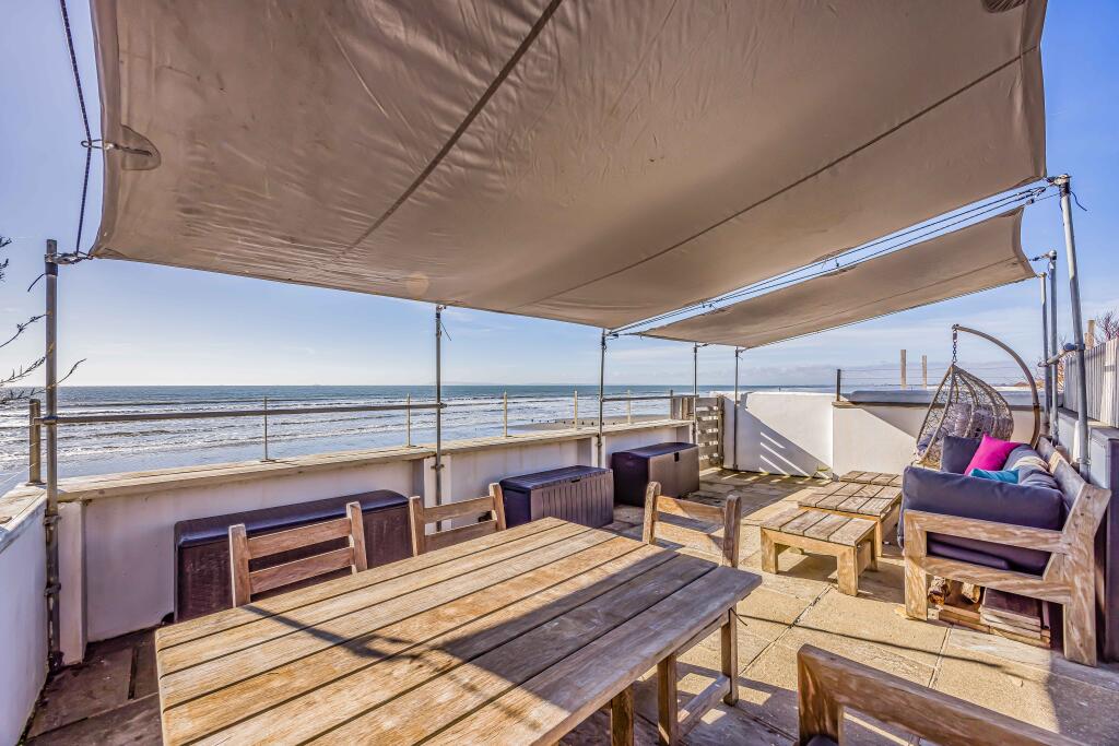 Marine Drive West, West Wittering photo 4