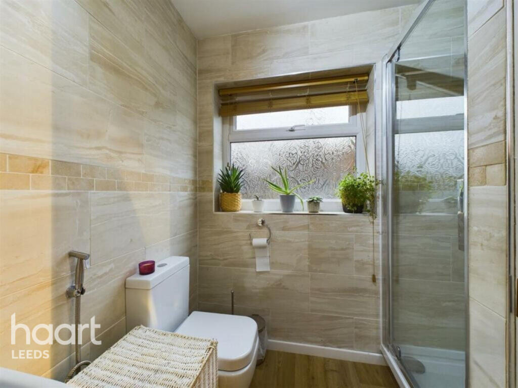 House in Leeds, Bagby Fields, Woodhouse - More