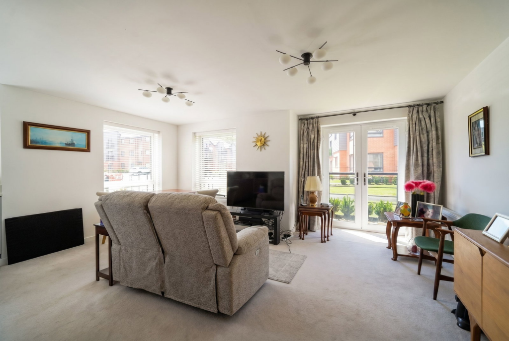 Apartment in Solihull, Shirley - View 5