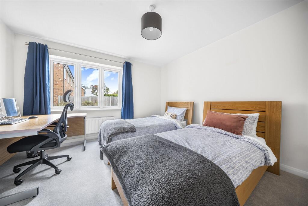 Bourne Close, West End, Woking, Surrey, GU24 photo 3