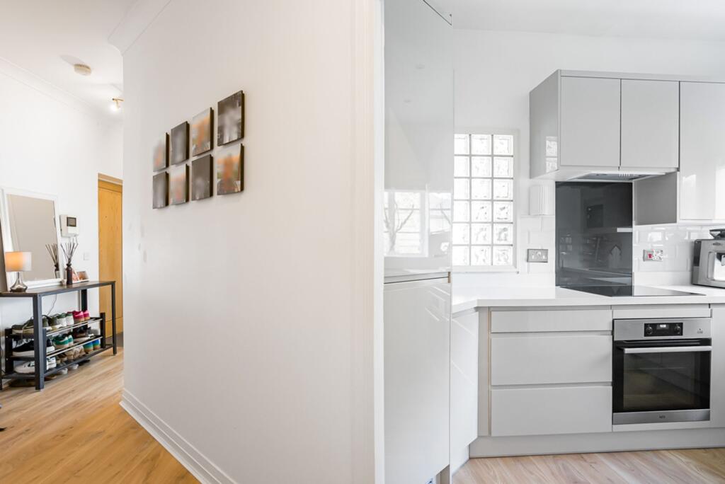 Apartment in East Hertfordshire, Hertford - More
