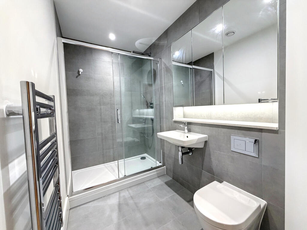 Apartment in Sutton - View 5