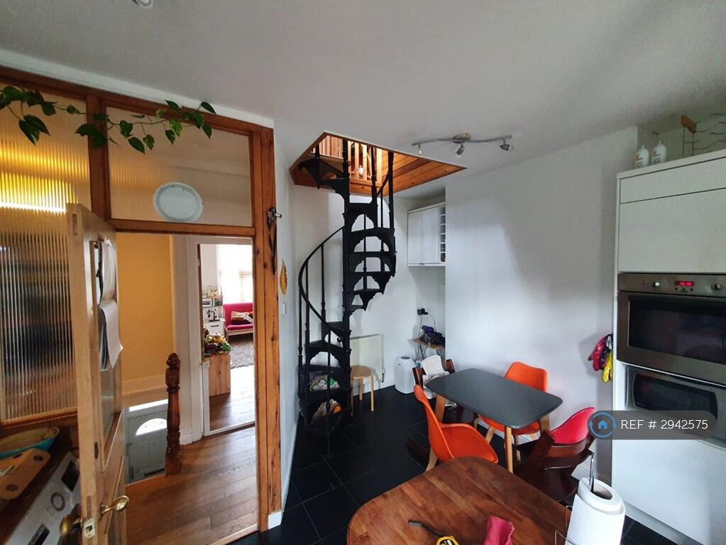 Main image of property: Leslie Road, London, N2