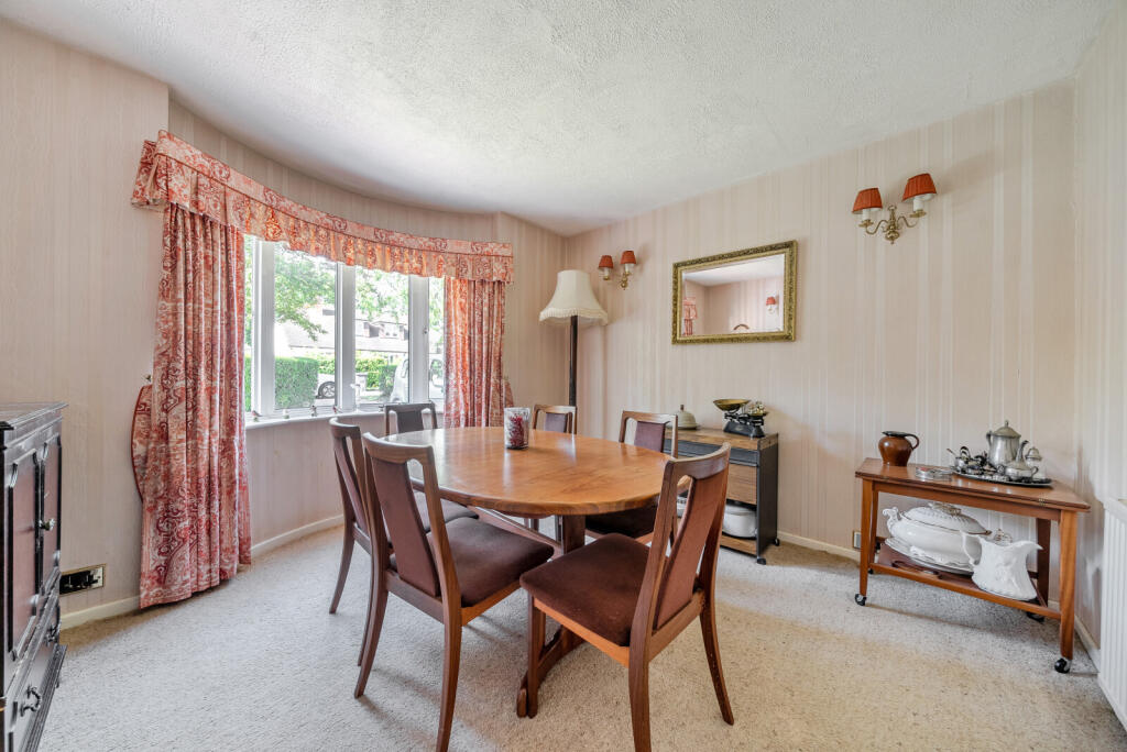 Smithwood Avenue, Cranleigh, GU6 - View 5