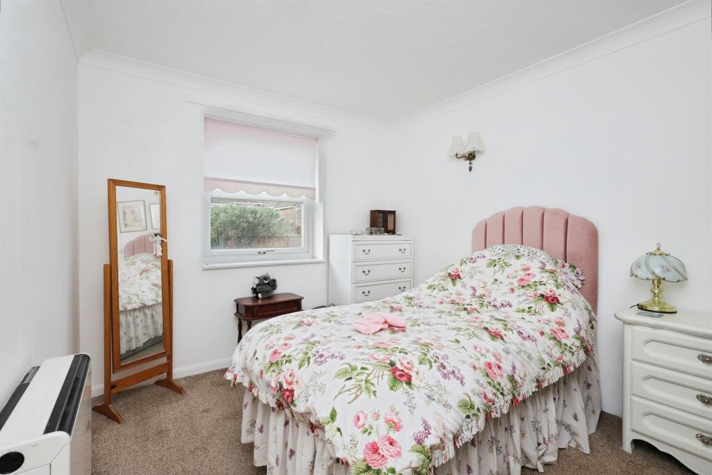 Apartment in Eastbourne, East Sussex - View 5