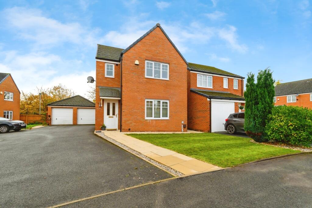 3-bed detached on Elton Fold Chase, Bury, Greater Manchester, BL8, £300,000