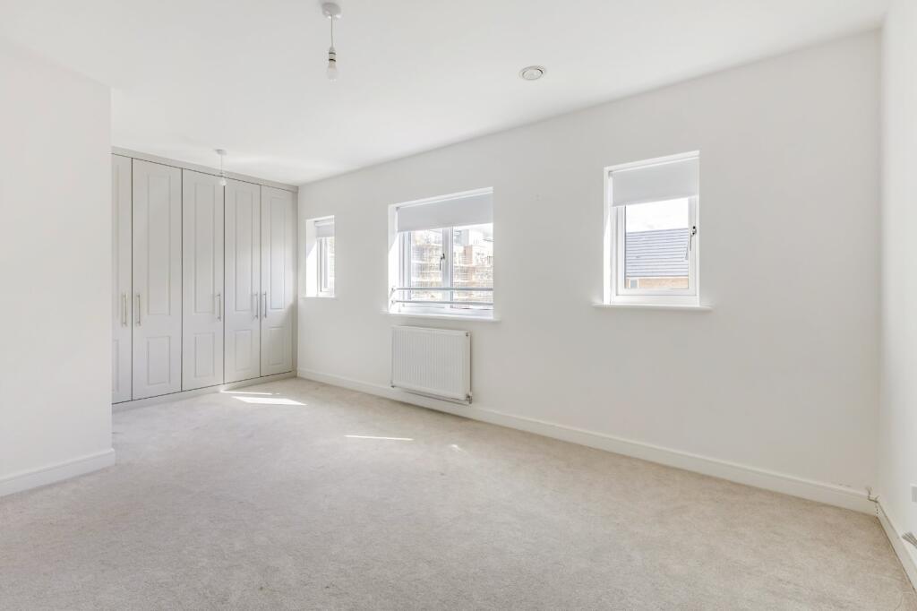 House in Ascot, Sunninghill and Ascot - More