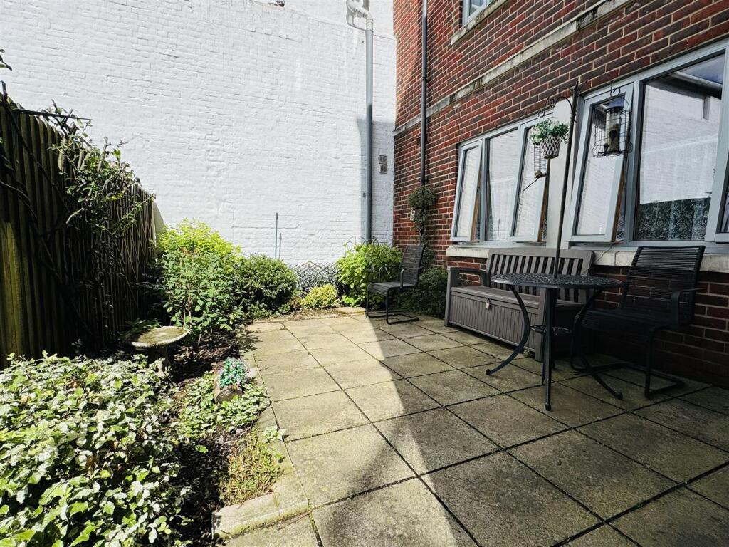 Apartment in Ipswich, Suffolk - View 2