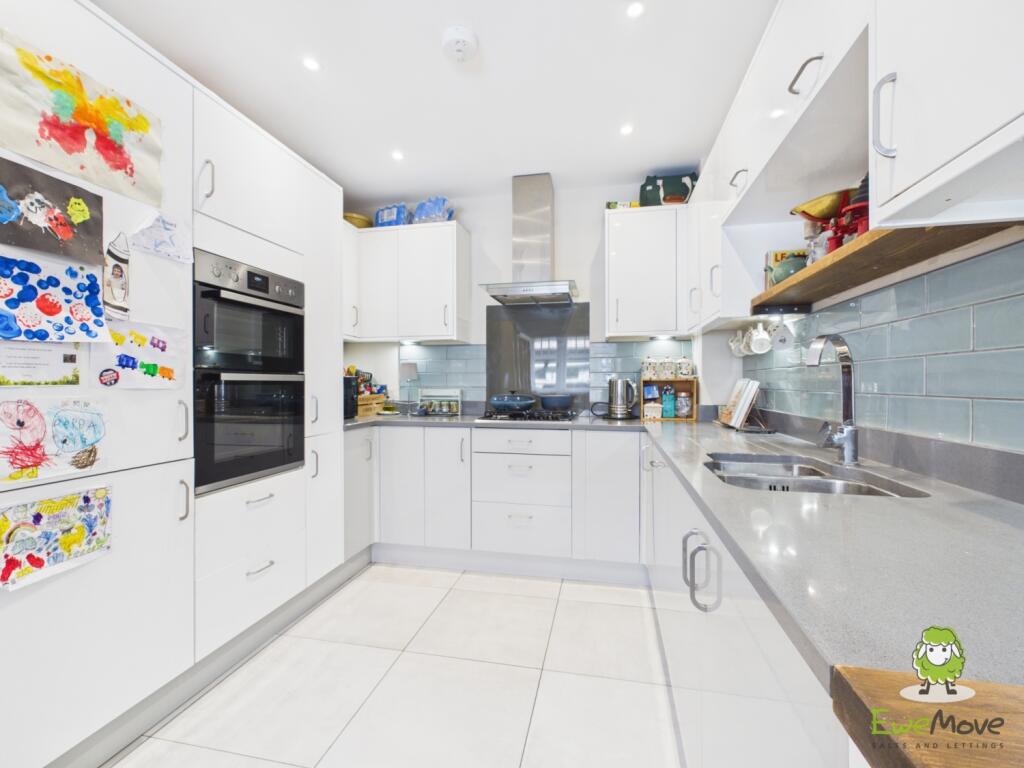 House in Basingstoke and Deane, Kings Furlong - View 4