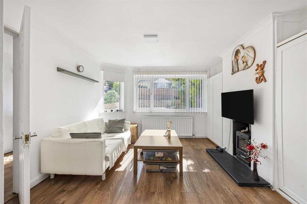 House in Reading, Caversham Heights - View 2