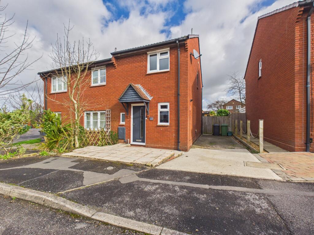 Main image of property: Farringdon Way, Tadley, RG26