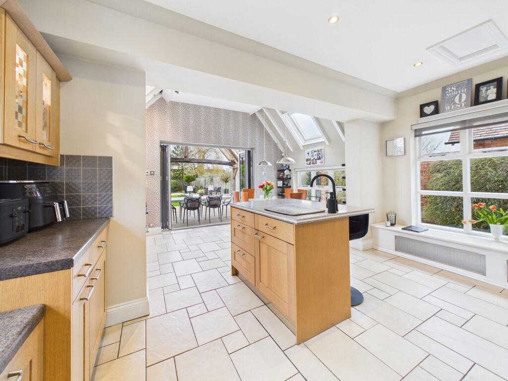 House in Newport - More