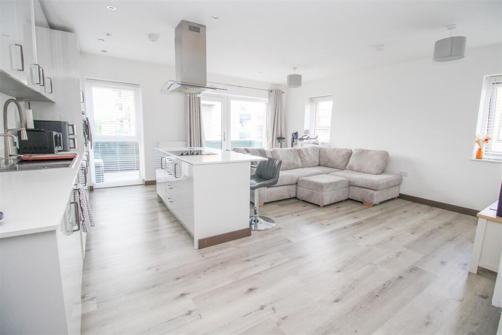 Apartment in Chelmsford - View 3