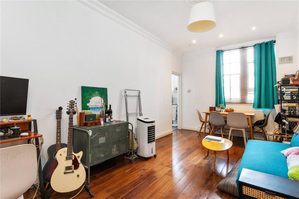 Apartment in London - View 3
